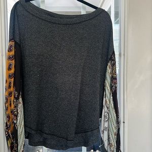 Free People We the Free thermal top with print sleeves. Size P/S